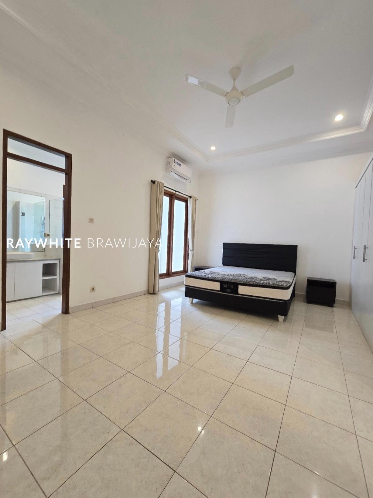 Rumah Mewah Siap Huni Area Kemang Dalam