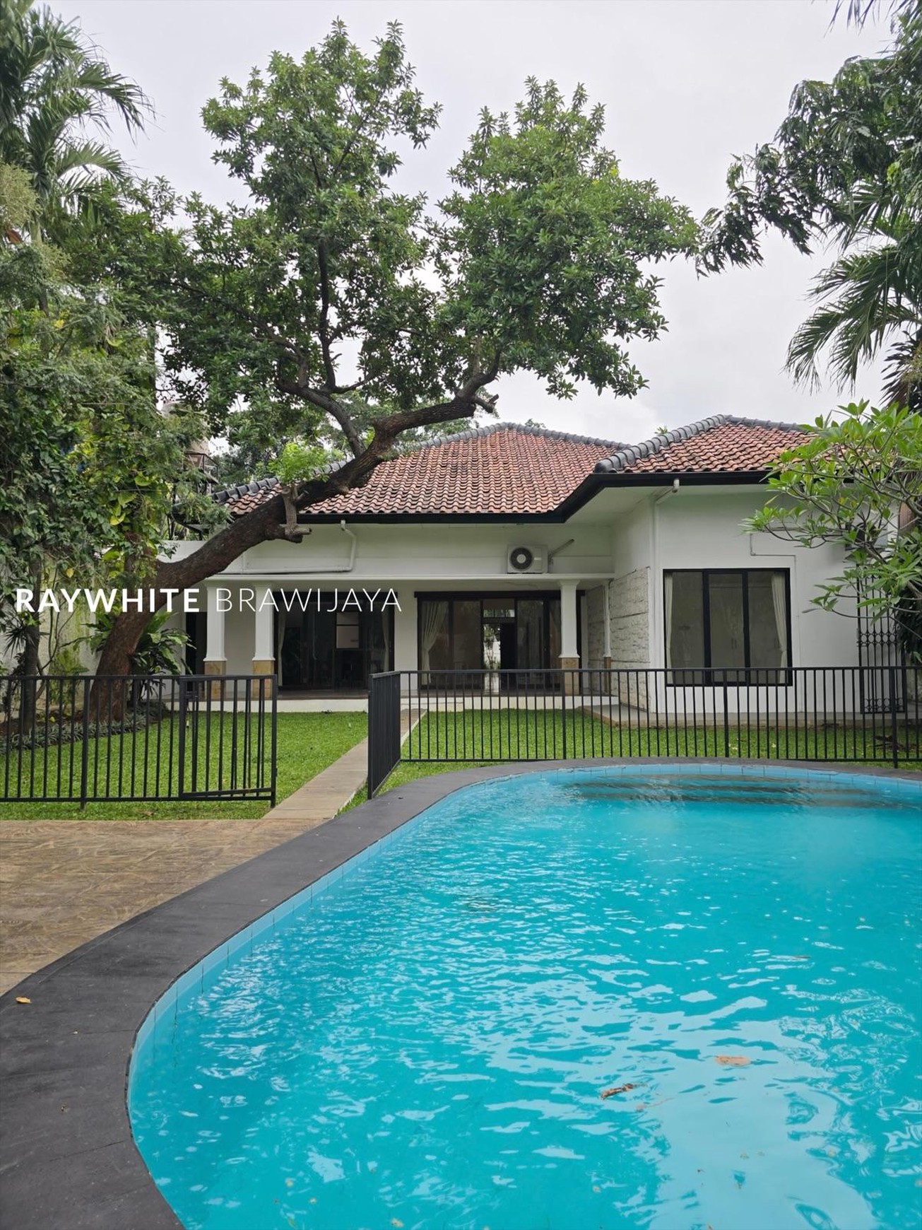 Rumah Mewah Siap Huni Area Kemang Dalam