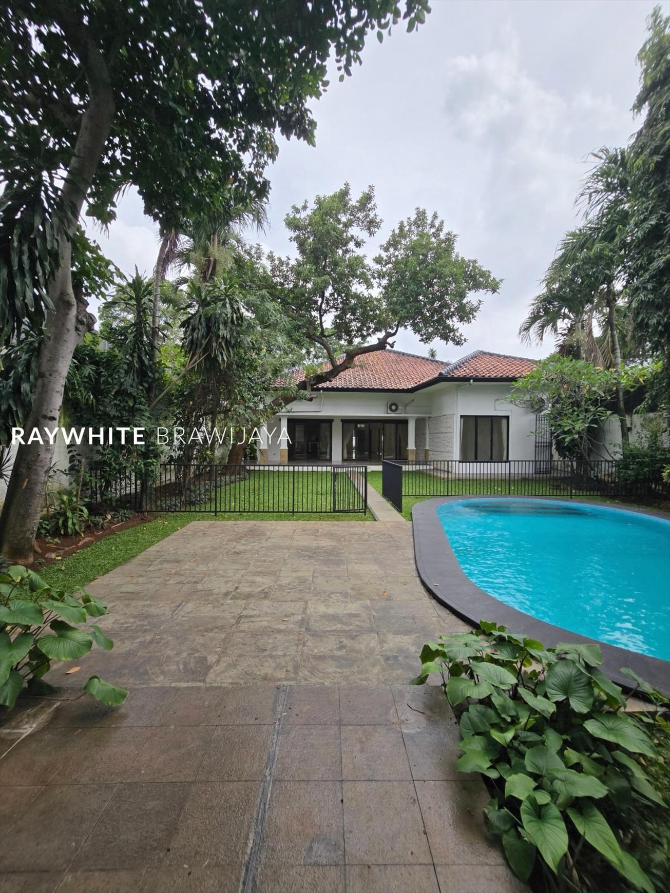 Rumah Mewah Siap Huni Area Kemang Dalam