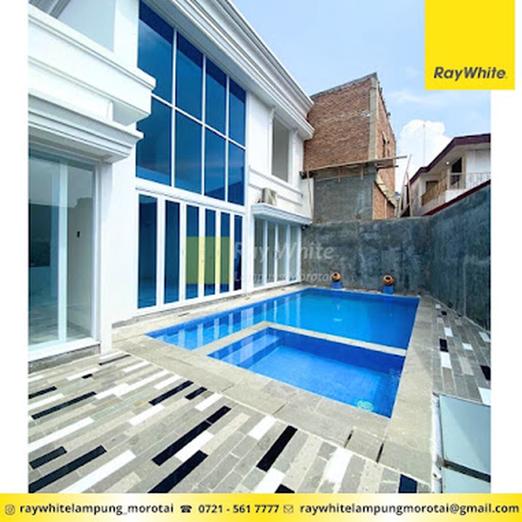 SALE/RENT Rumah Mewah Nuansa klasik modern Bonus kolam renang
