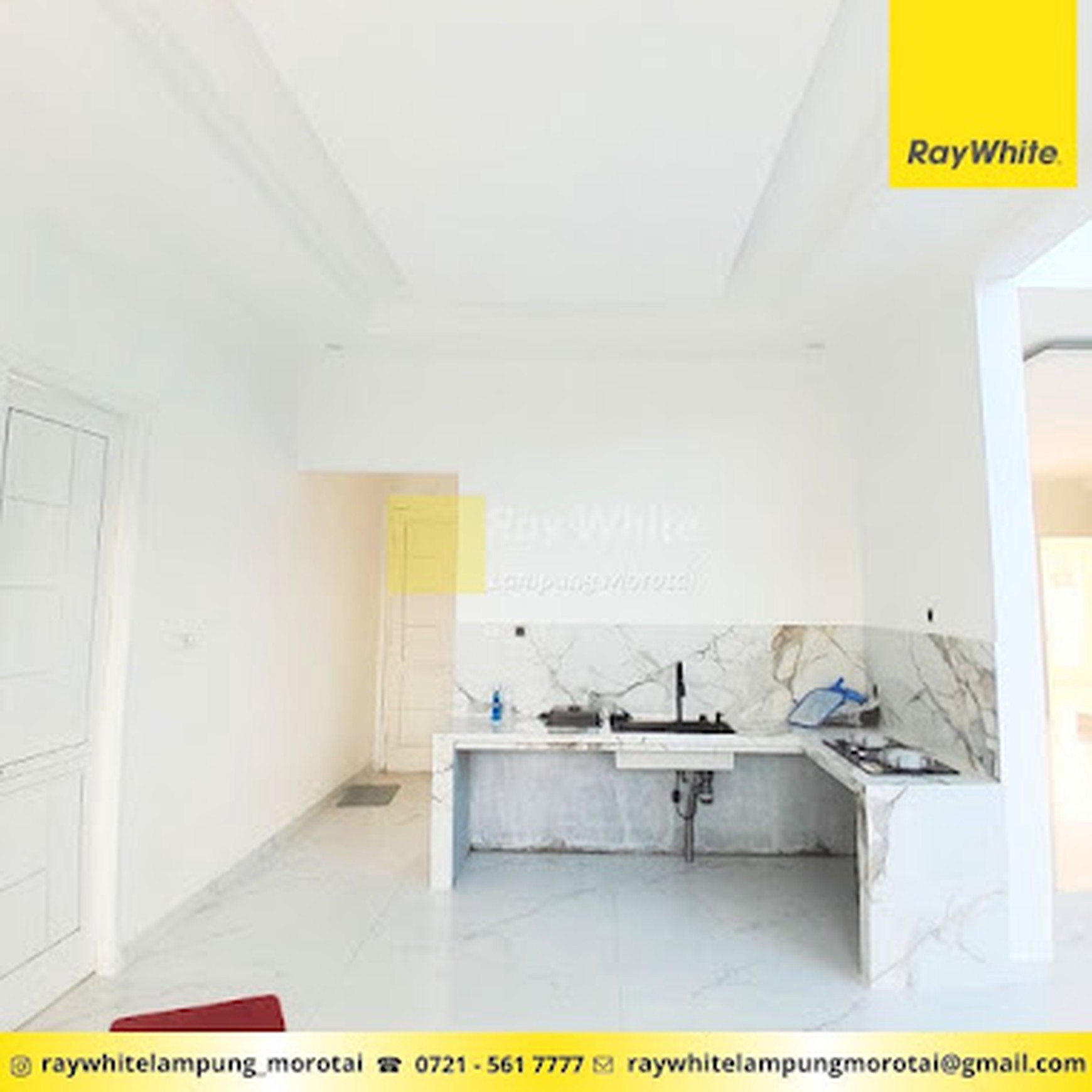 SALE/RENT Rumah Mewah Nuansa klasik modern Bonus kolam renang