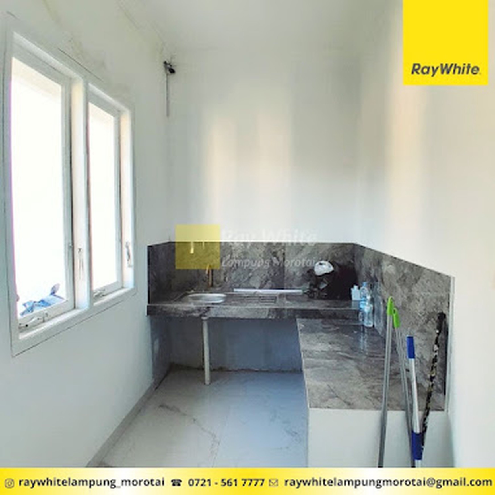 SALE/RENT Rumah Mewah Nuansa klasik modern Bonus kolam renang