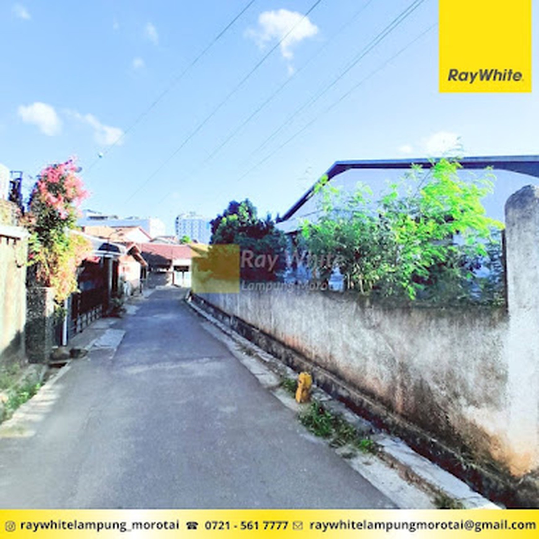SALE/RENT Rumah Mewah Nuansa klasik modern Bonus kolam renang
