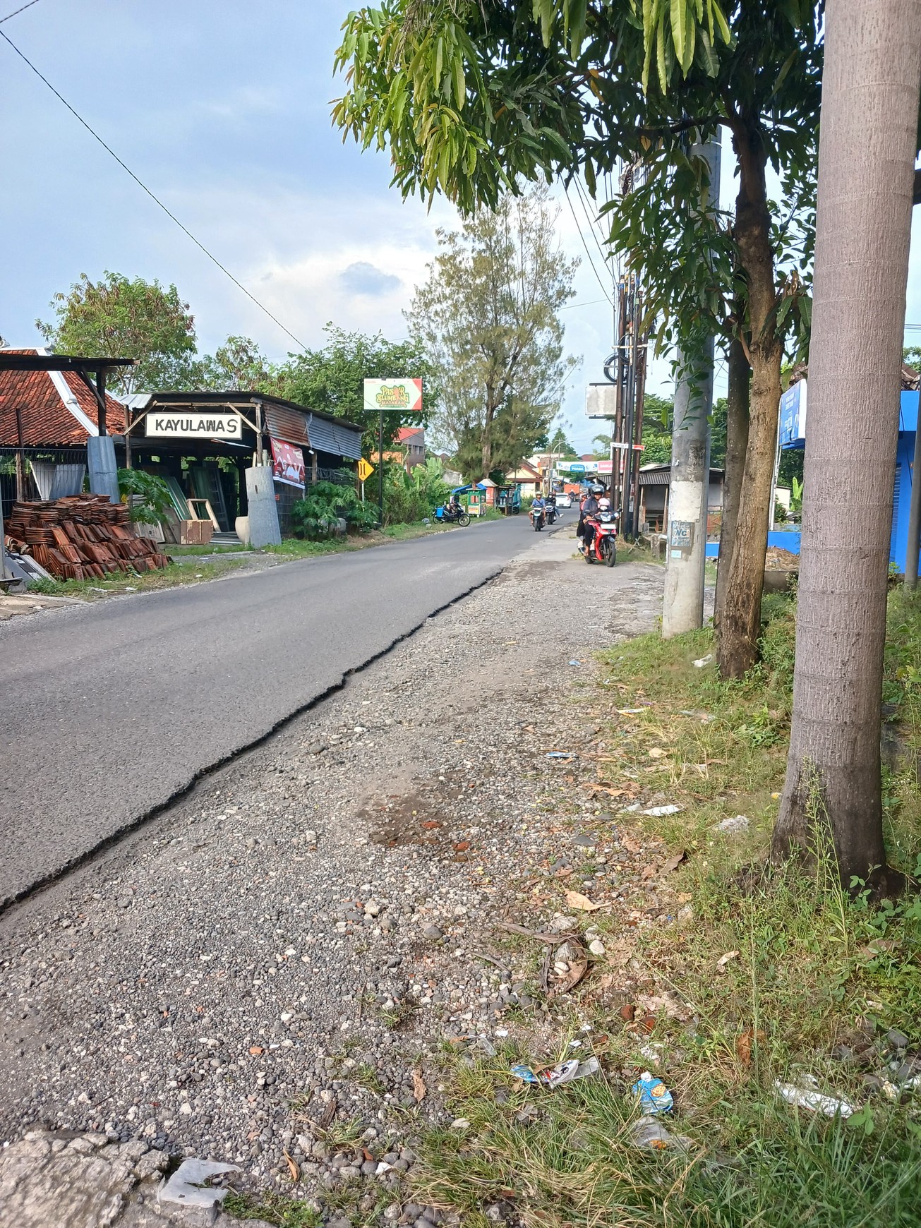 Kios Strategis Di jalan Monumen Perjuangan