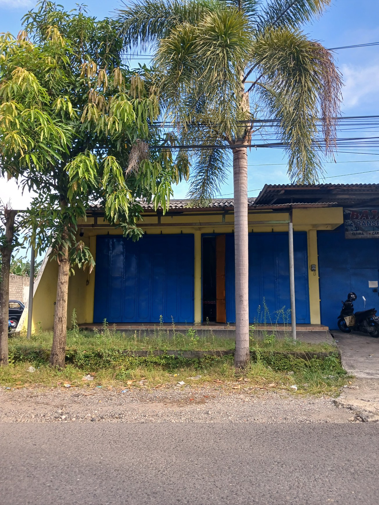 Kios Strategis Di jalan Monumen Perjuangan