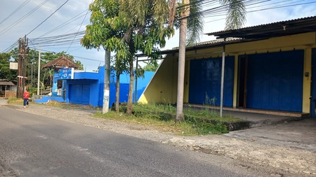 Kios Strategis Di jalan Monumen Perjuangan