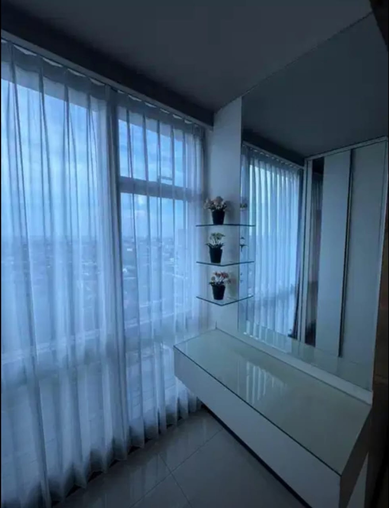 Dijual Apartemen tipe 3 Bedroom Full Furnished SPESIAL Unit CORNER Hook - Double View di La Riz Mansion Pakuwon Indah Surabaya Barat