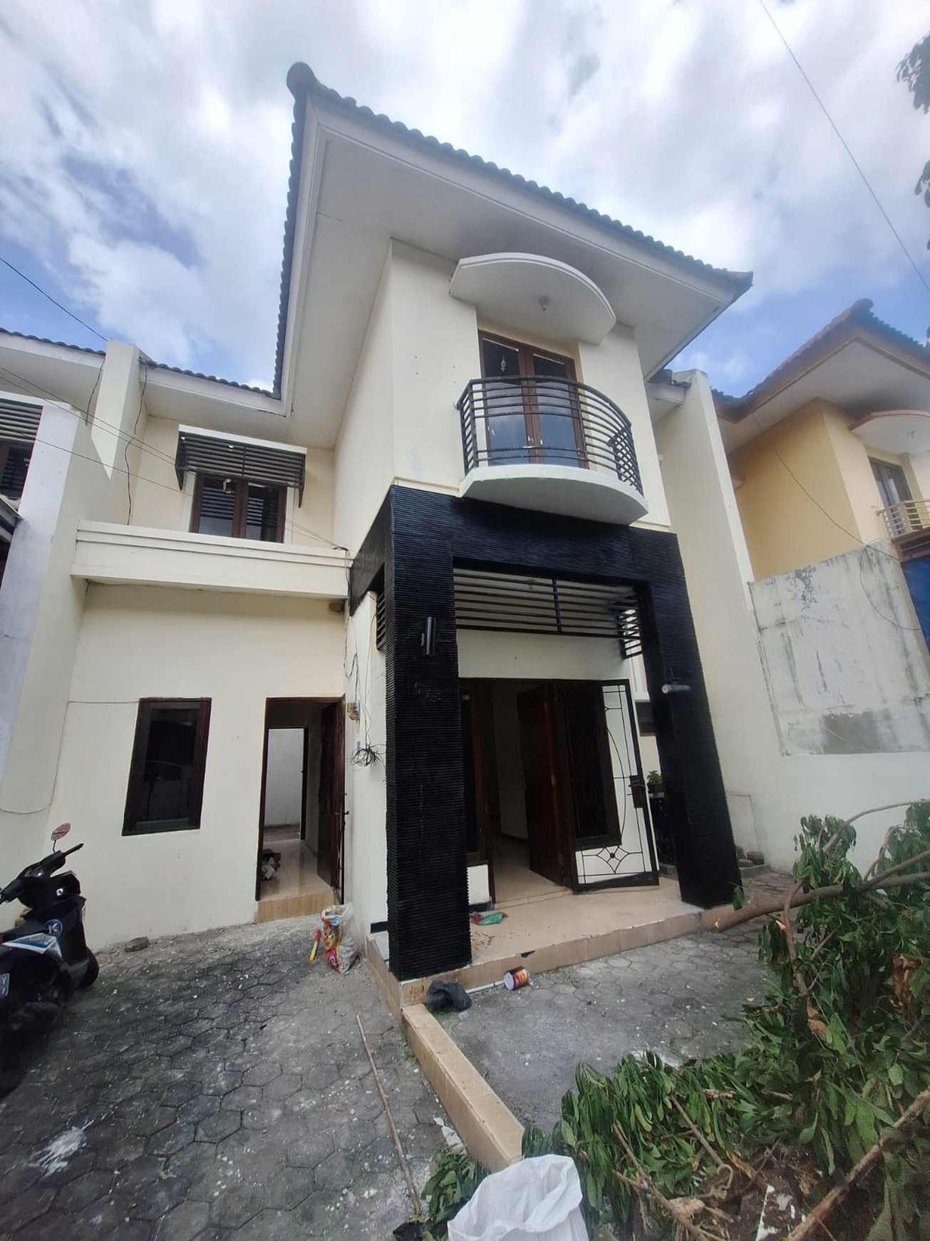 Rumah DIjual Siap Huni Dan Bagus Lebak Indah Regency Tambaksari Surabaya