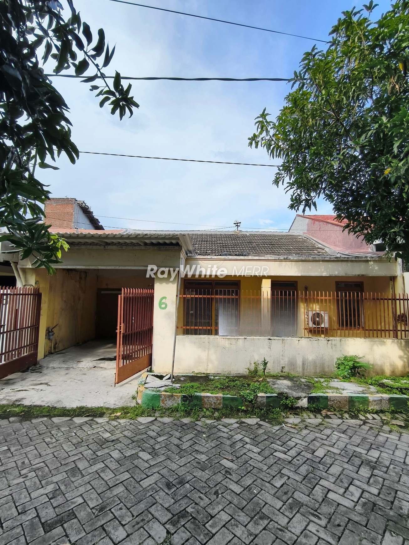 Rumah Tanah Luas 10x16 di Rungkut! Cocok Untuk Hunian atau Investasi
