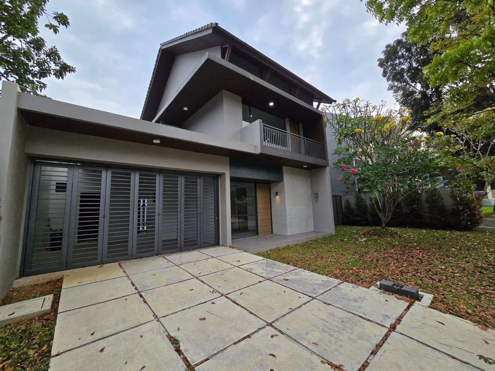 Rumah Bagus Siap Huni ada Kolam Renang di Jl Alpen Glarus Hilltop, Sentul, Bogor