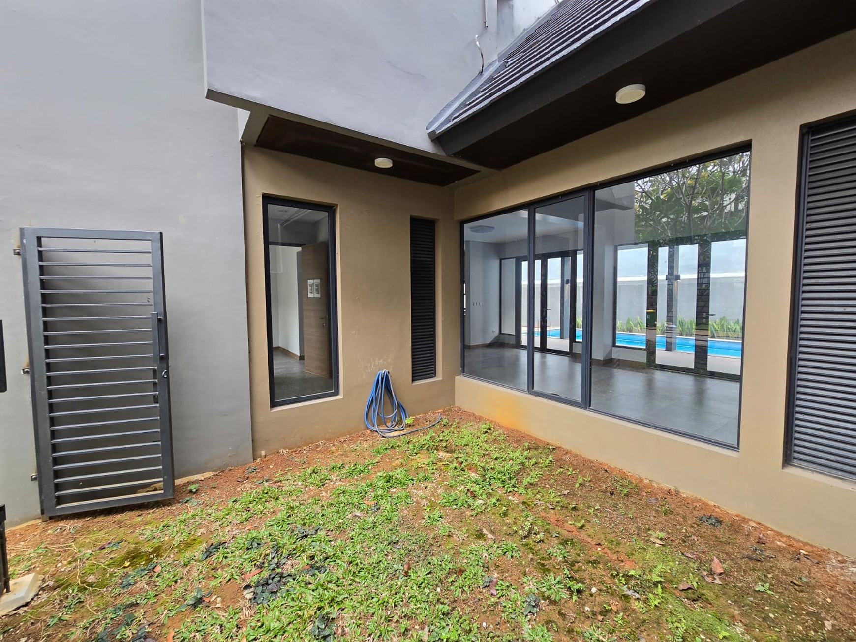 Rumah Bagus Siap Huni ada Kolam Renang di Jl Alpen Glarus Hilltop, Sentul, Bogor