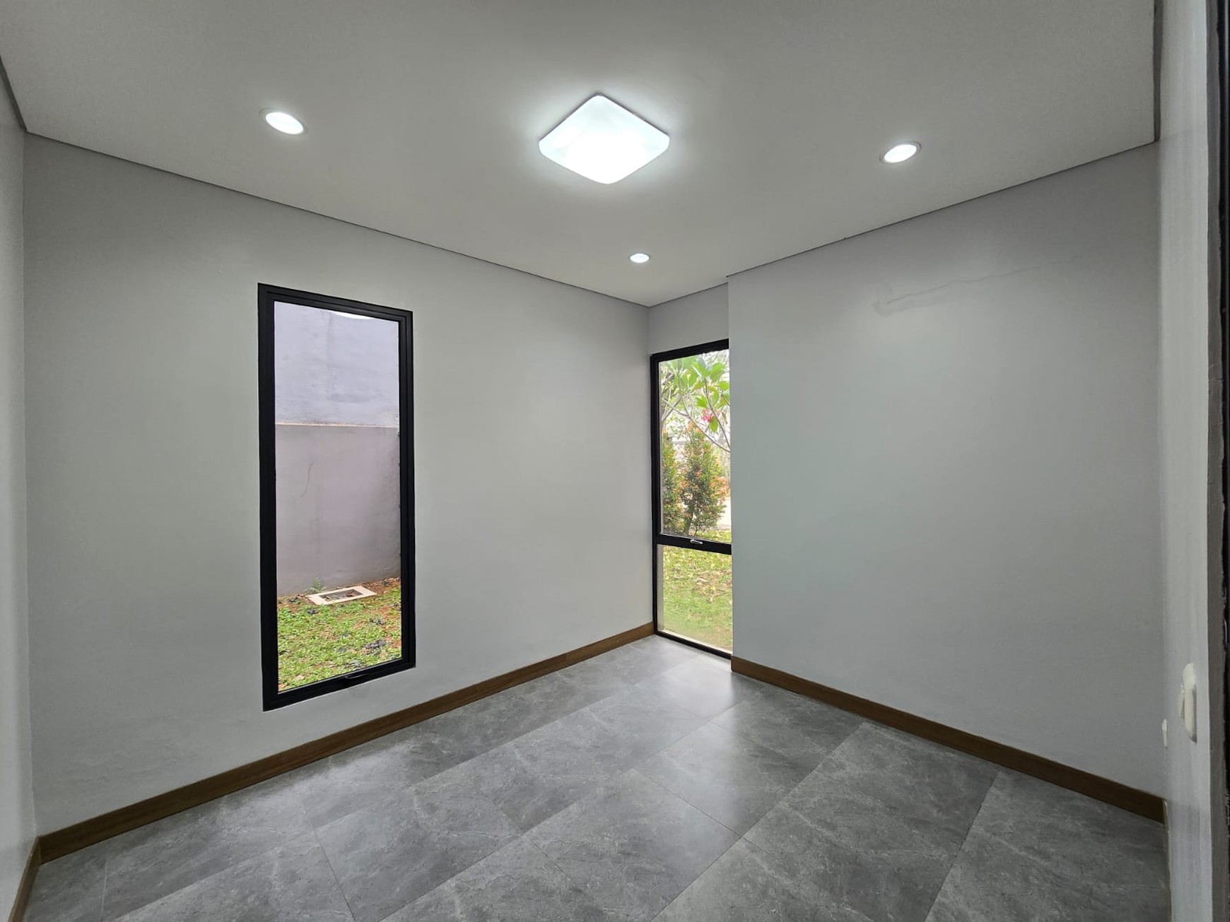 Rumah Bagus Siap Huni ada Kolam Renang di Jl Alpen Glarus Hilltop, Sentul, Bogor
