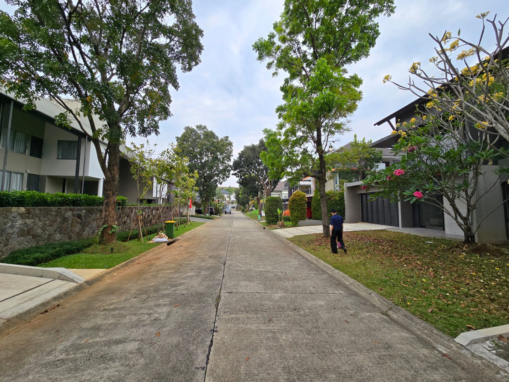 Rumah Bagus Siap Huni ada Kolam Renang di Jl Alpen Glarus Hilltop, Sentul, Bogor