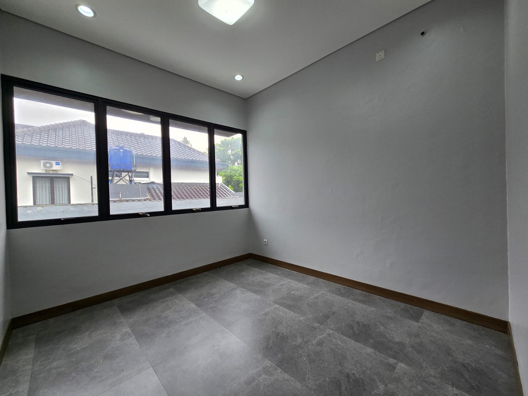 Rumah Bagus Siap Huni ada Kolam Renang di Jl Alpen Glarus Hilltop, Sentul, Bogor