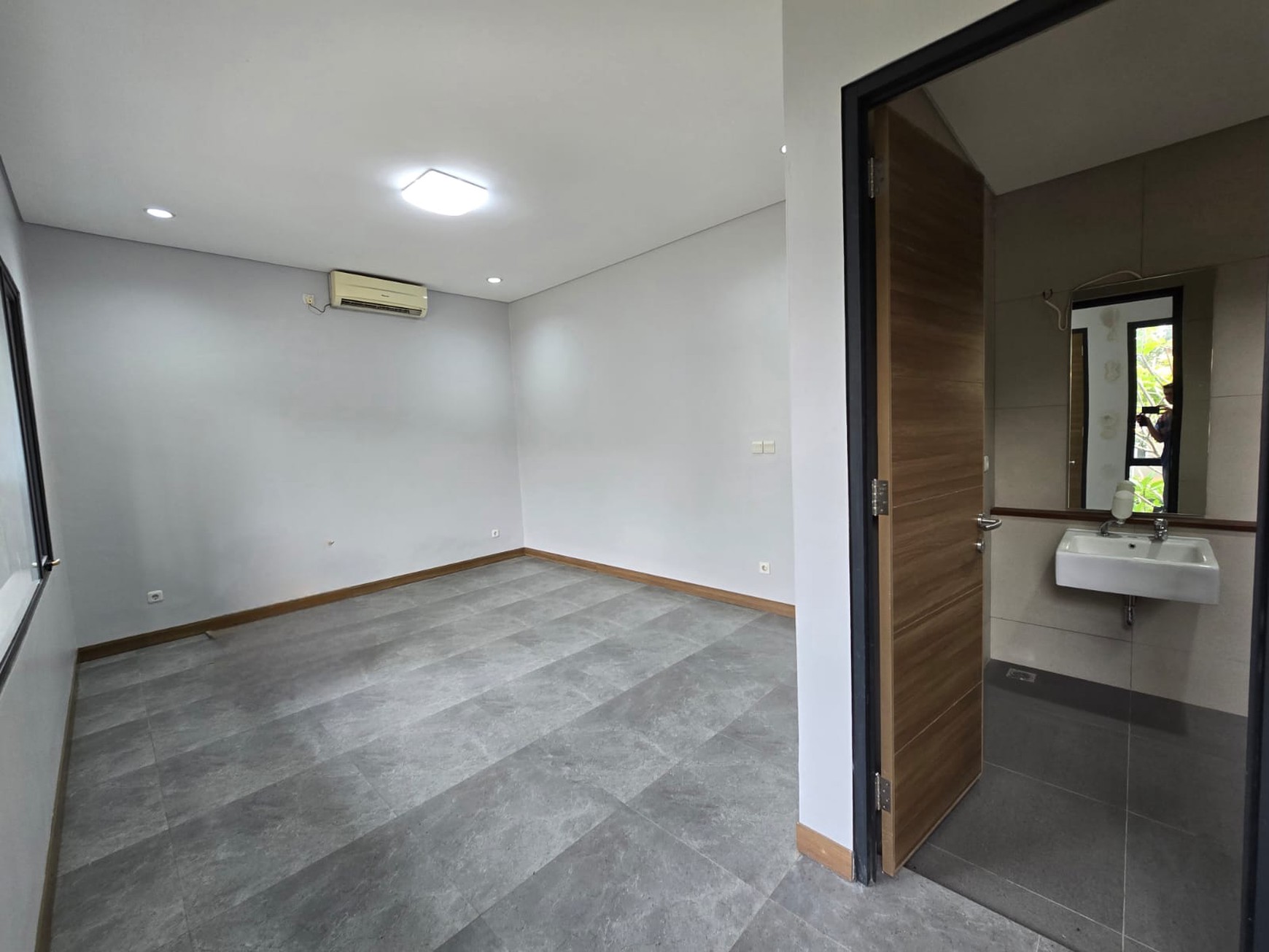 Rumah Bagus Siap Huni ada Kolam Renang di Jl Alpen Glarus Hilltop, Sentul, Bogor
