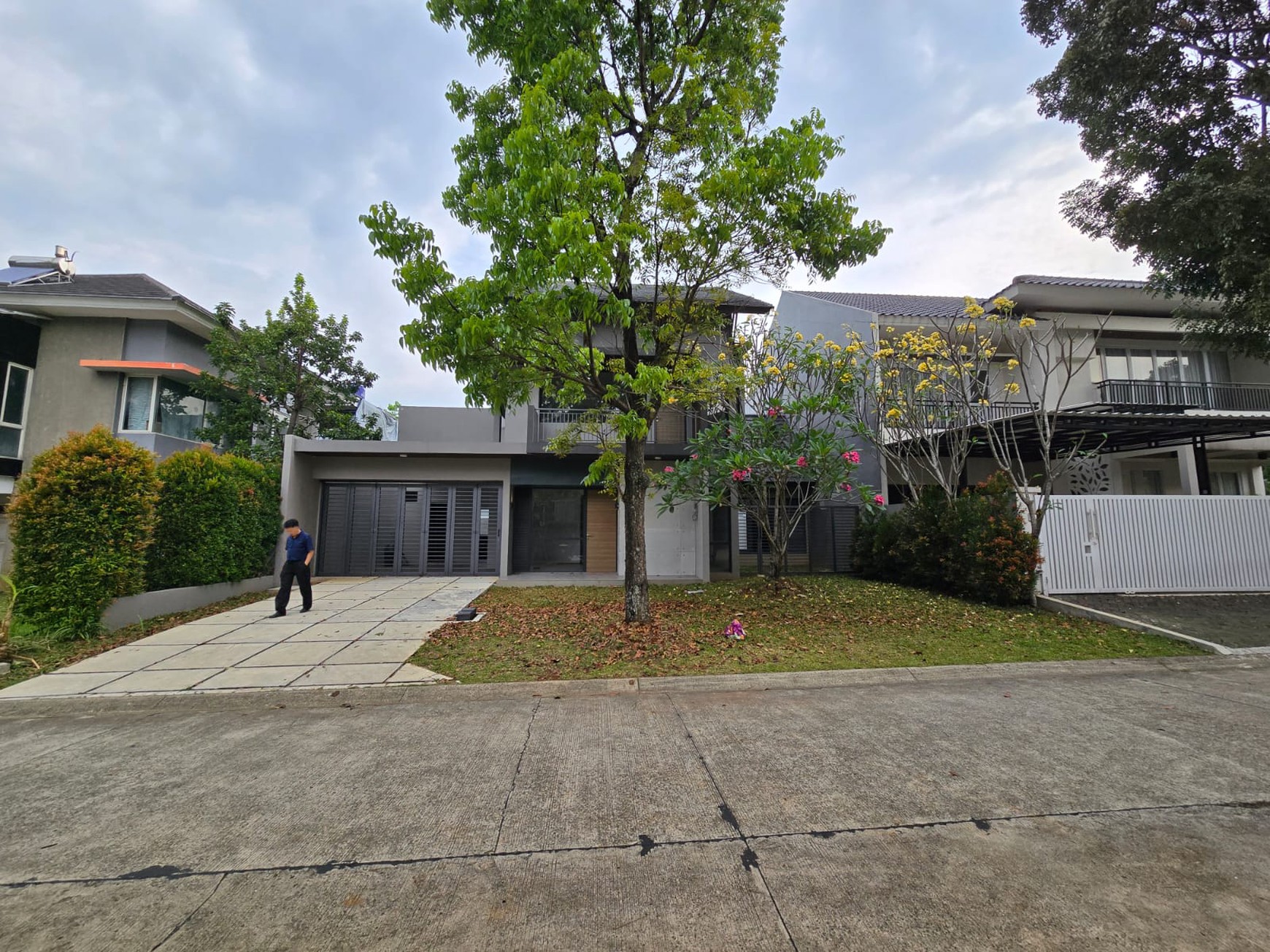 Rumah Bagus Siap Huni ada Kolam Renang di Jl Alpen Glarus Hilltop, Sentul, Bogor