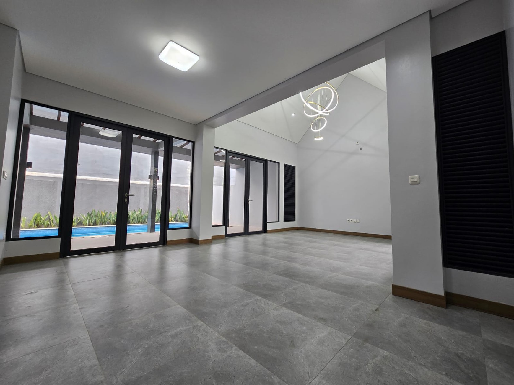 Rumah Bagus Siap Huni ada Kolam Renang di Jl Alpen Glarus Hilltop, Sentul, Bogor