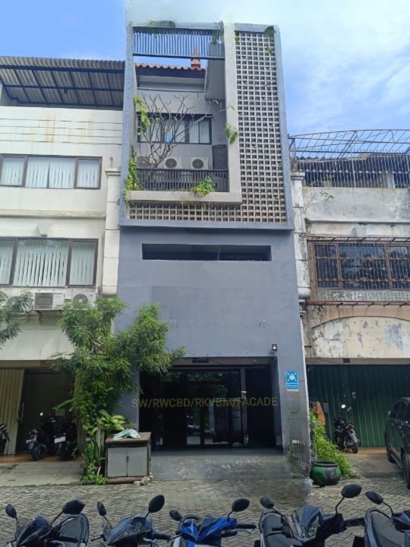 Dijual Ruko Cantik Murah Dengan Void Taman di Villa Bukit Mas Surabaya Barat 