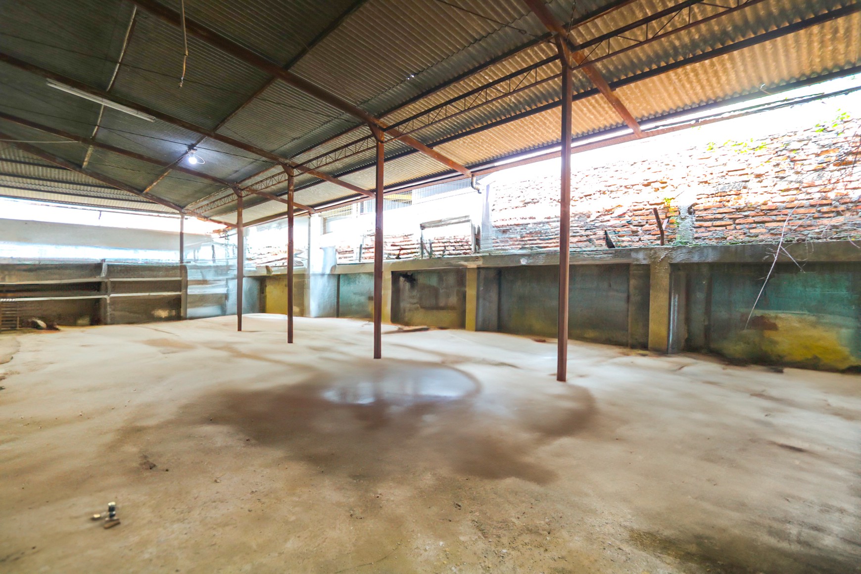 GUDANG STRATEGIS DI  KAWASAN INDUSTRI JABABEKA, CIKARANG JAWA BARAT, AKSES MUDAH JALAN TOL
