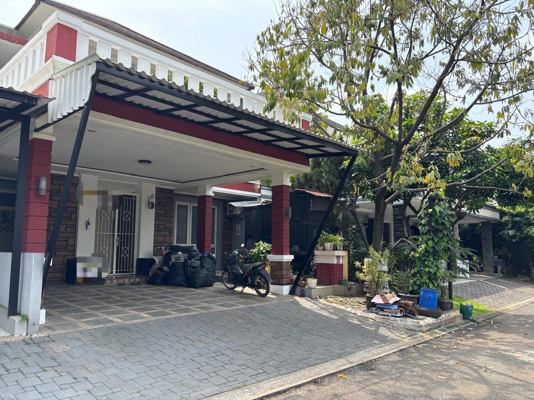 Rumah 2 Lantai  Semi Furnished di Kota Wisata 