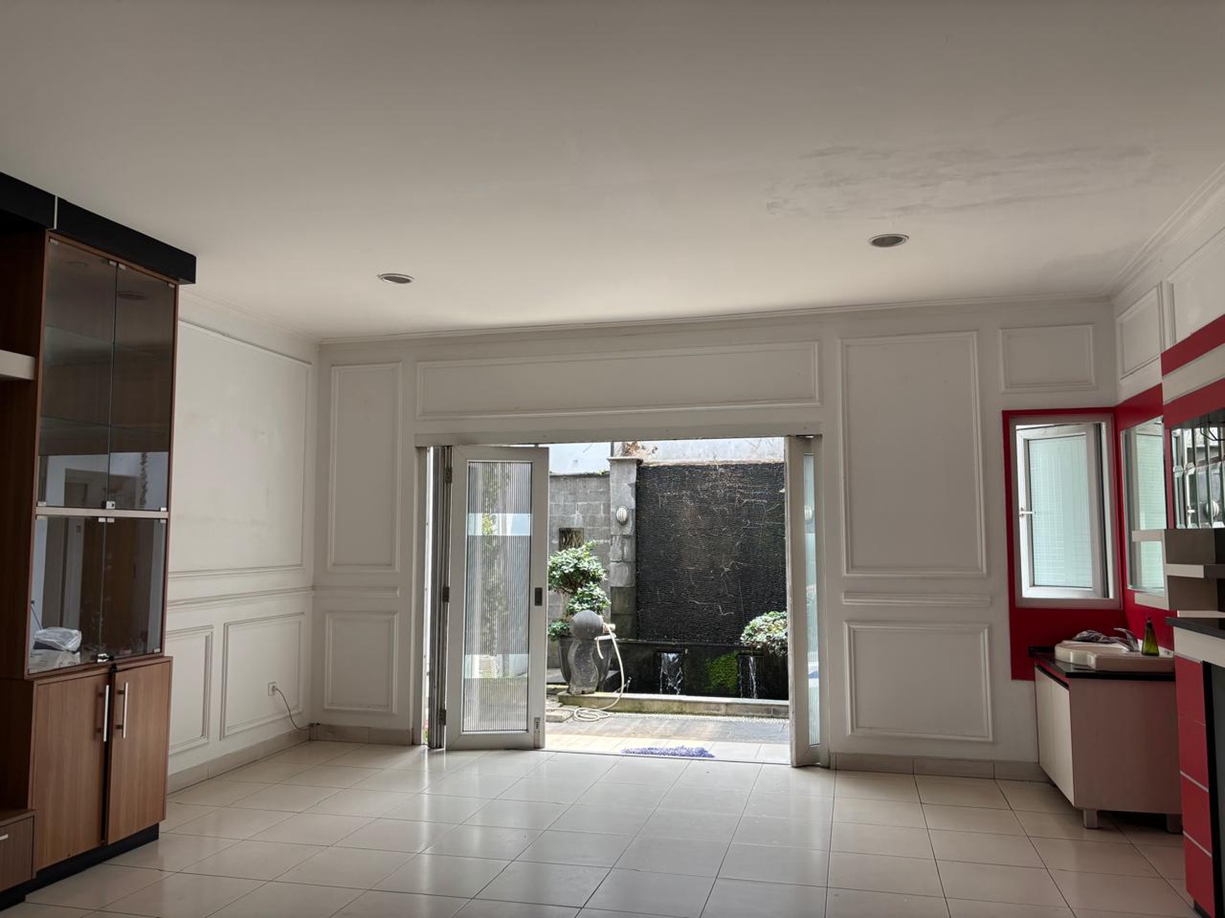 Rumah 2 Lantai  Semi Furnished di Kota Wisata 