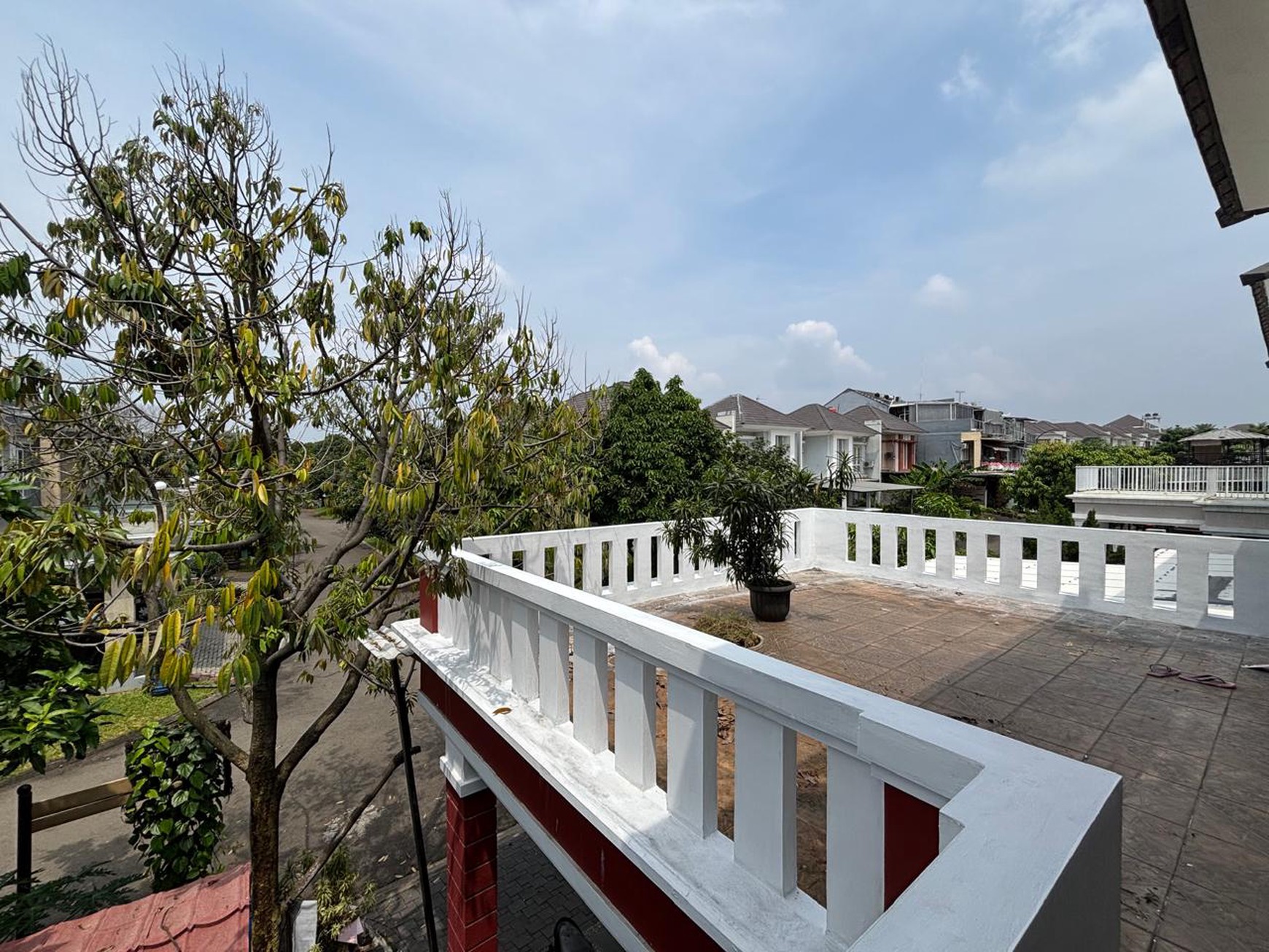 Rumah 2 Lantai  Semi Furnished di Kota Wisata 