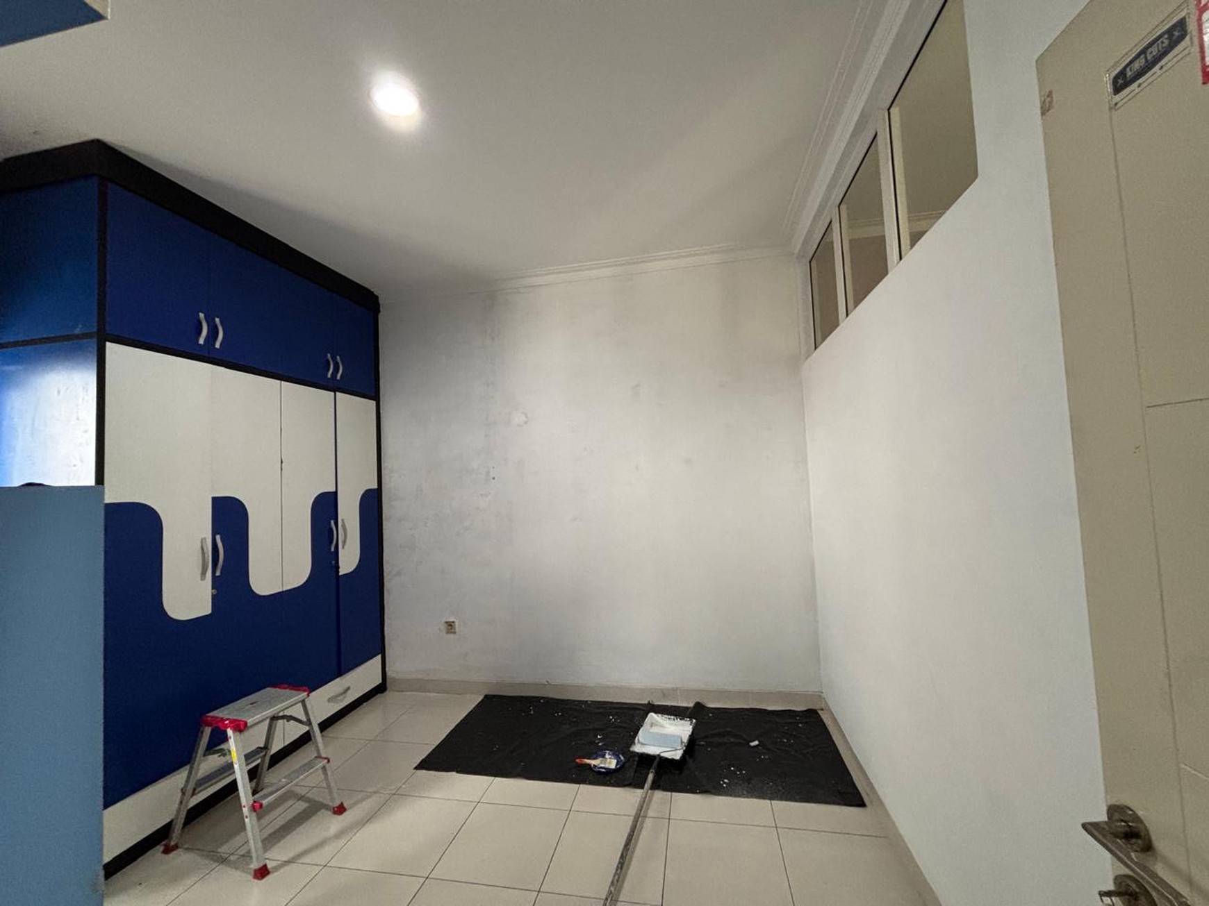 Rumah 2 Lantai  Semi Furnished di Kota Wisata 