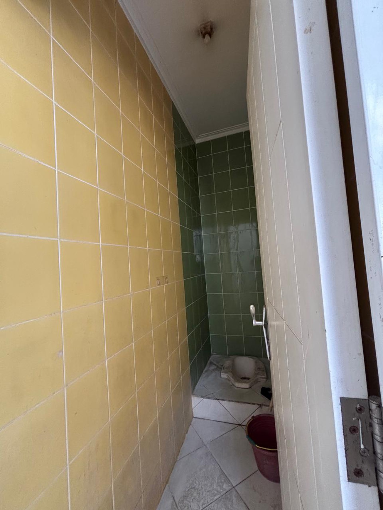 Rumah 2 Lantai  Semi Furnished di Kota Wisata 