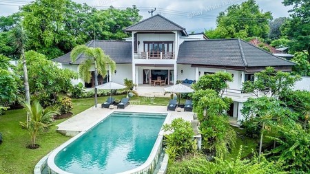 Ocean View Paradise Villa in Lovina - Serene Living on Expansive Land