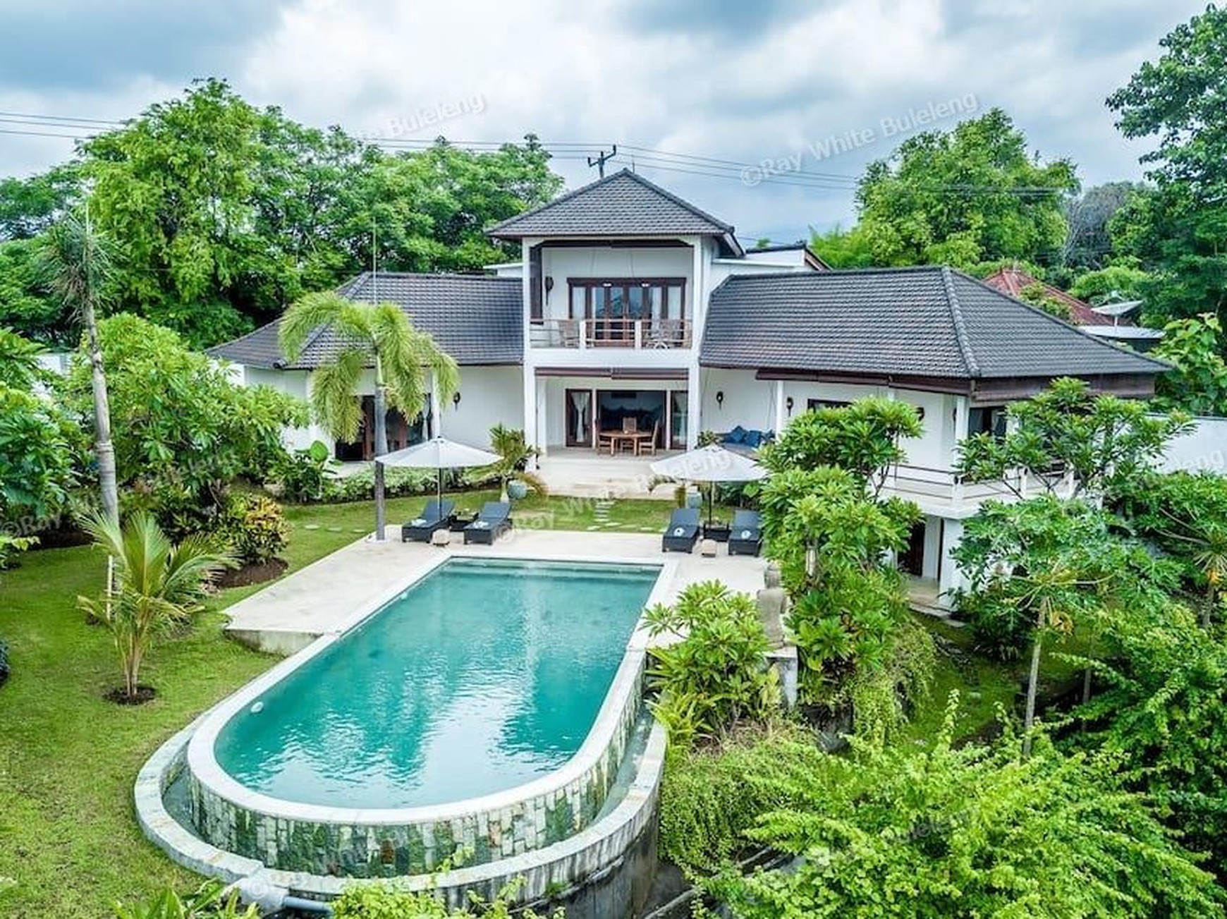 Ocean View Paradise Villa in Lovina - Serene Living on Expansive Land