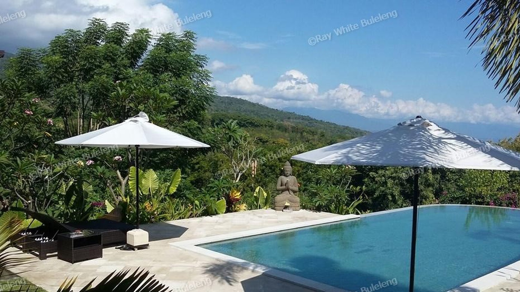 Ocean View Paradise Villa in Lovina - Serene Living on Expansive Land
