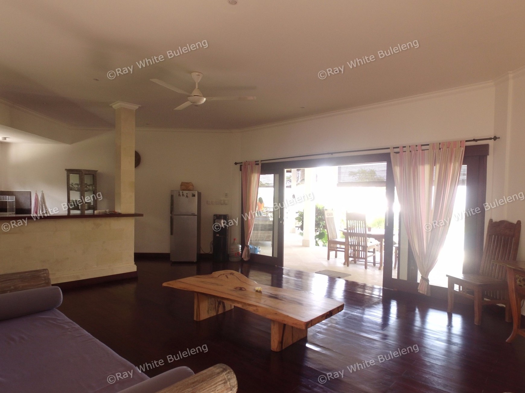 Ocean View Paradise Villa in Lovina - Serene Living on Expansive Land