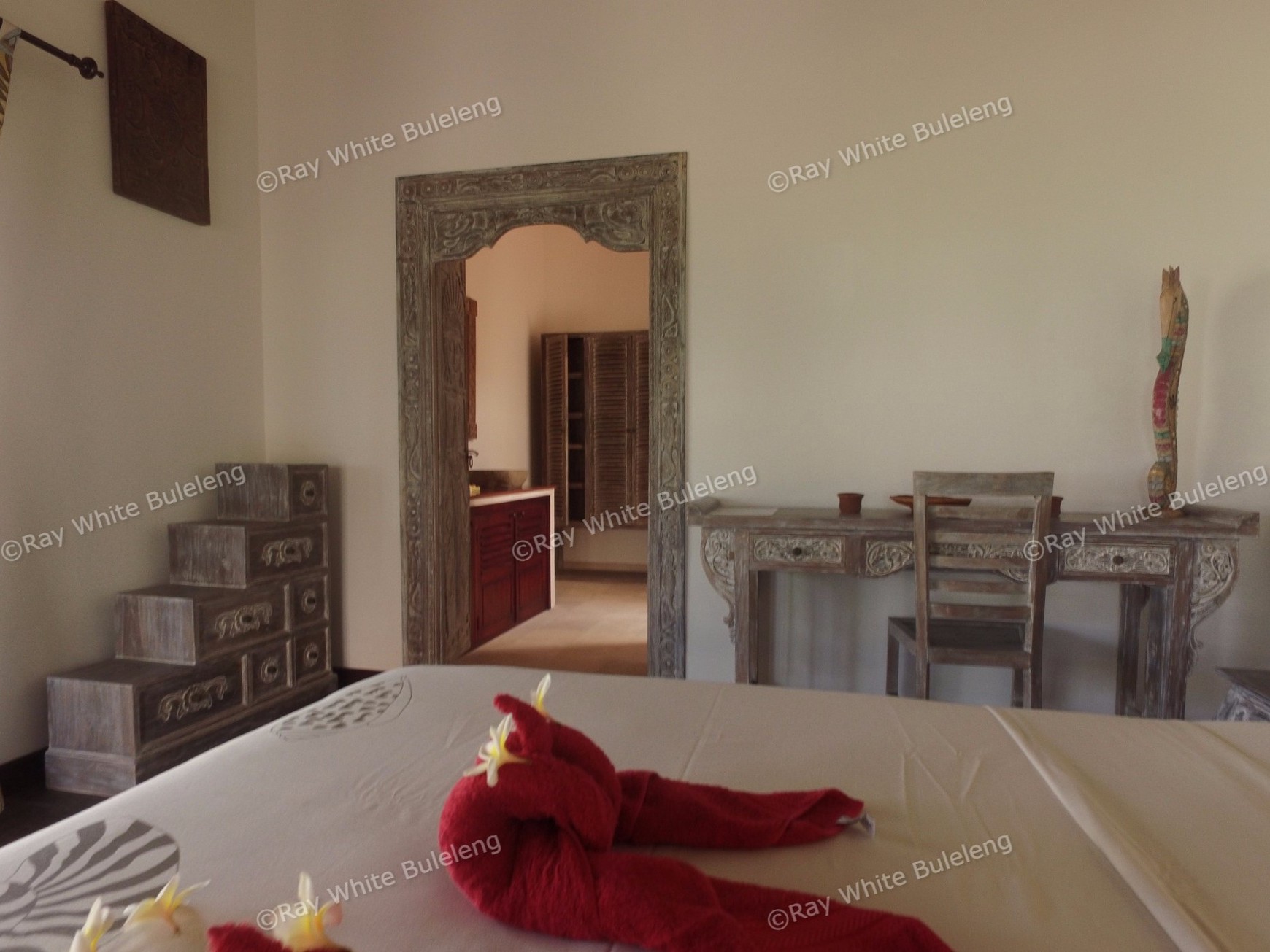 Ocean View Paradise Villa in Lovina - Serene Living on Expansive Land