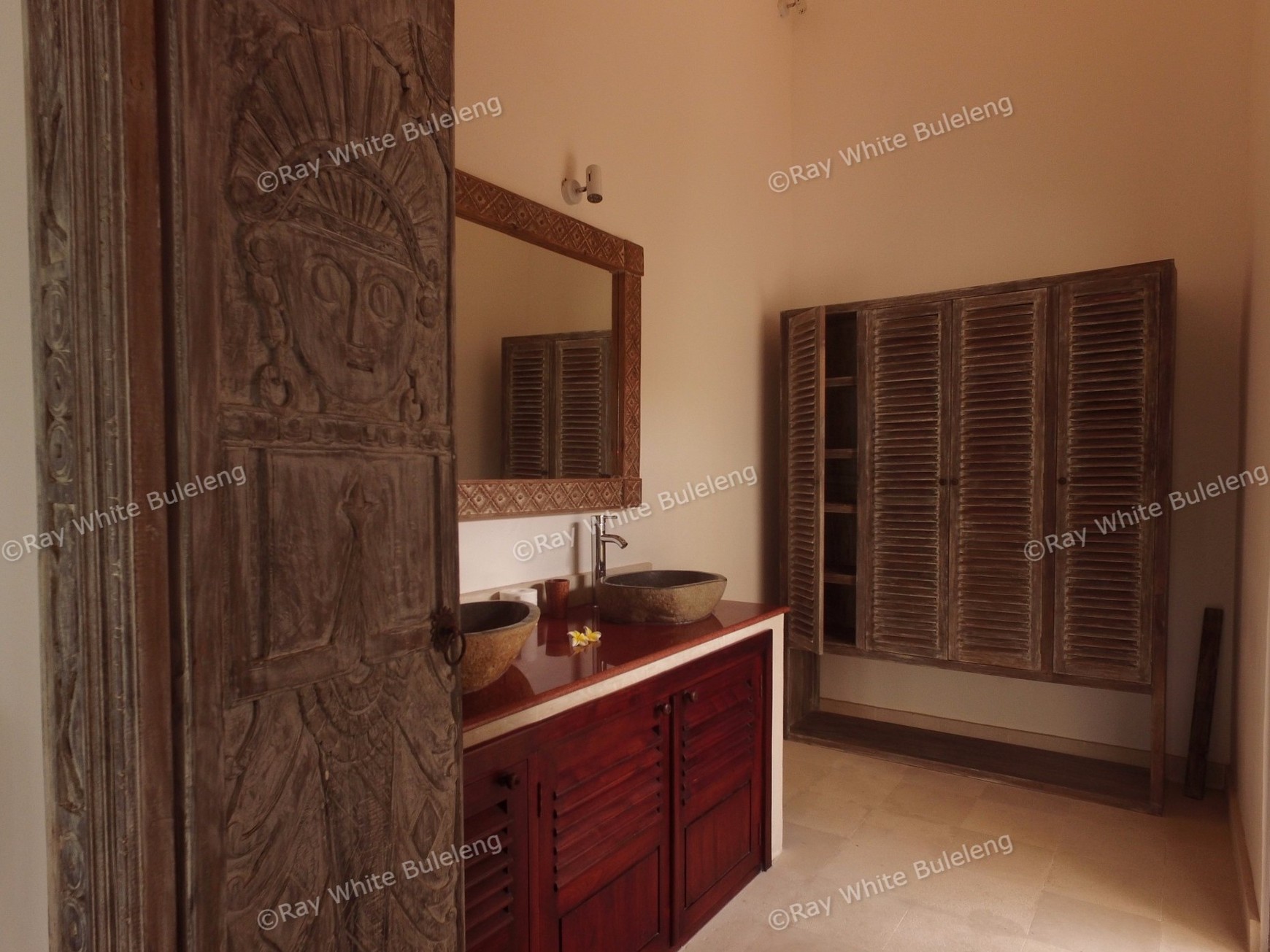 Ocean View Paradise Villa in Lovina - Serene Living on Expansive Land