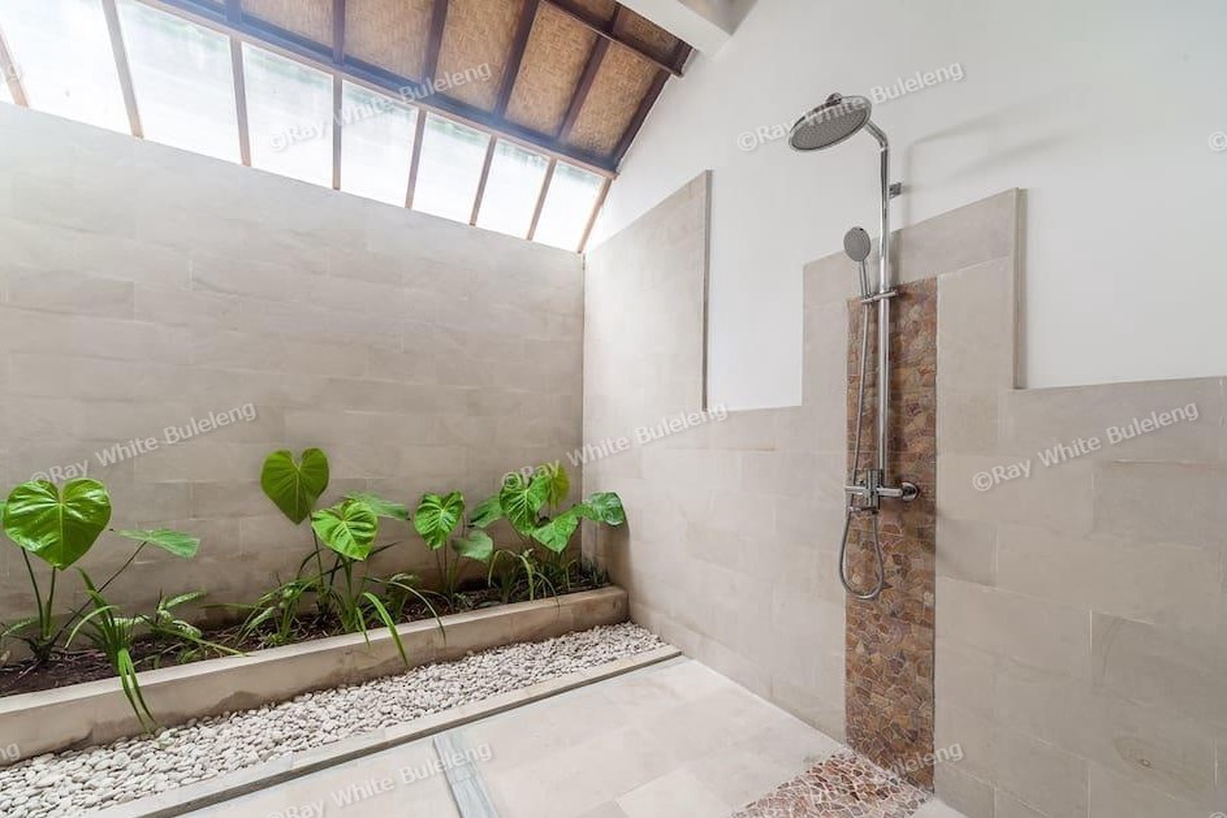 Ocean View Paradise Villa in Lovina - Serene Living on Expansive Land