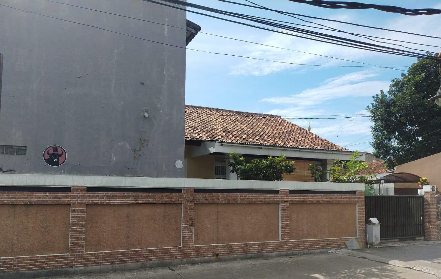 Di Jual Cepat rumah Tua siap huni 1 lantai Di cirendeu
