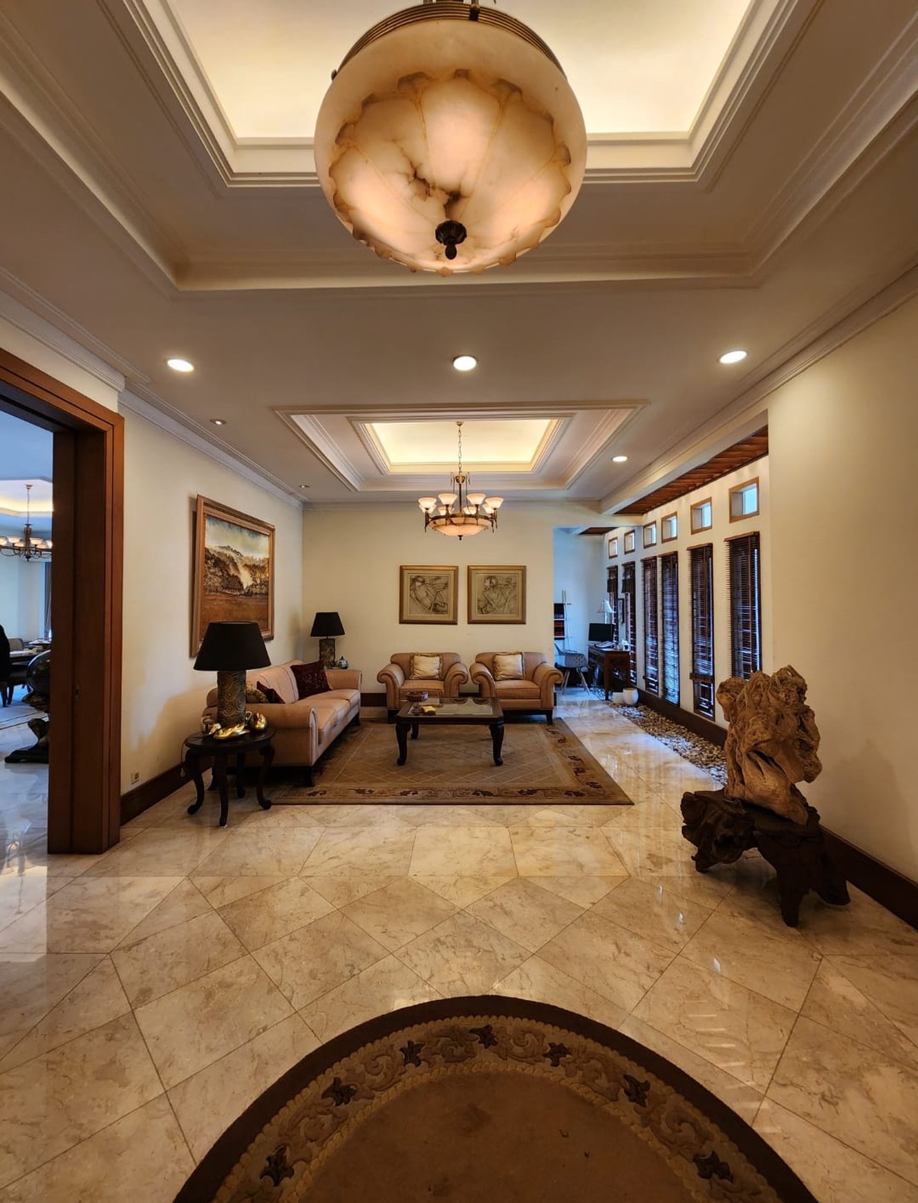 Rumah mewah bergaya resort di Puri Cikeas, 3600 m2, sangat terawat, halaman luas, akses tol 10 menit