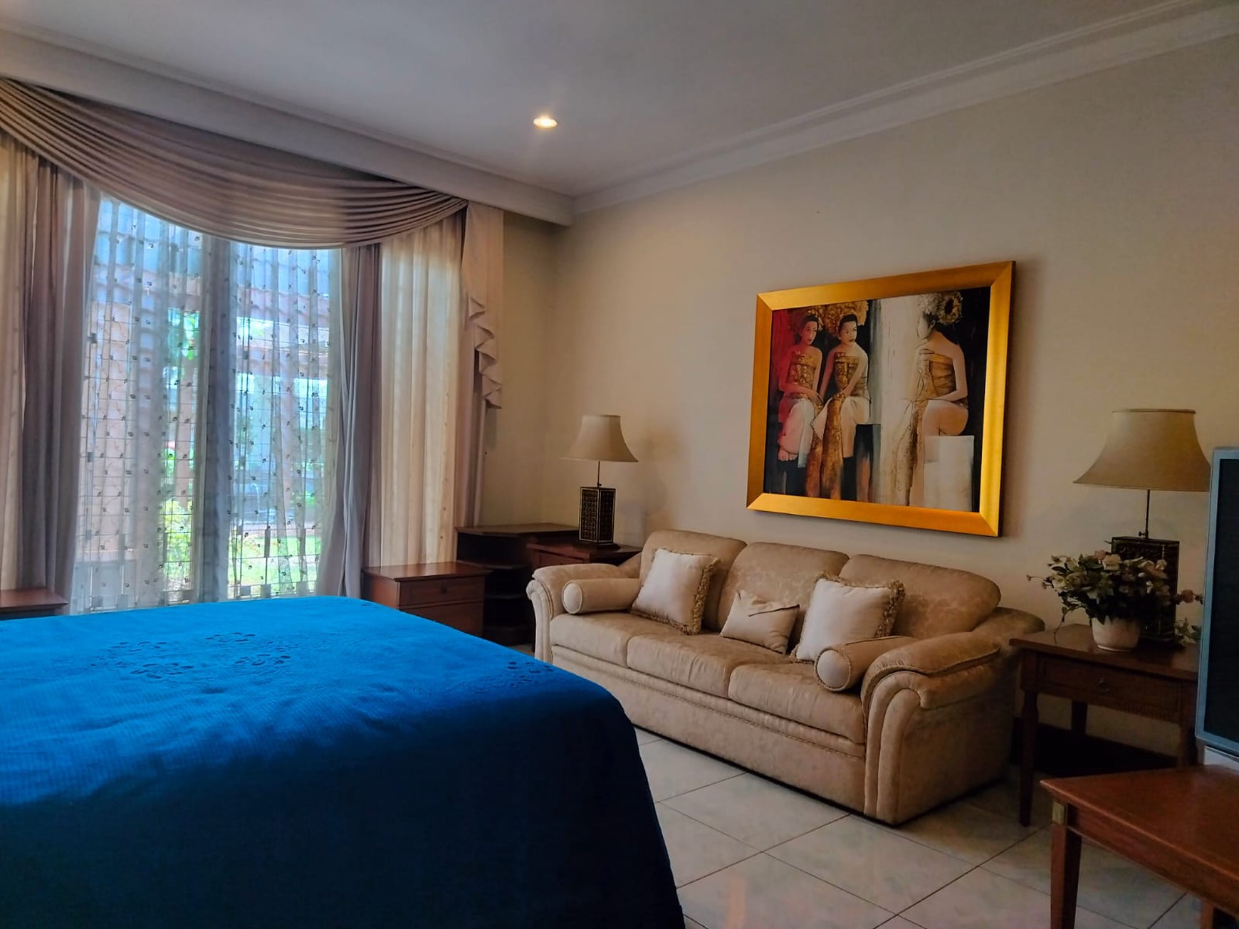 Rumah mewah bergaya resort di Puri Cikeas, 3600 m2, sangat terawat, halaman luas, akses tol 10 menit