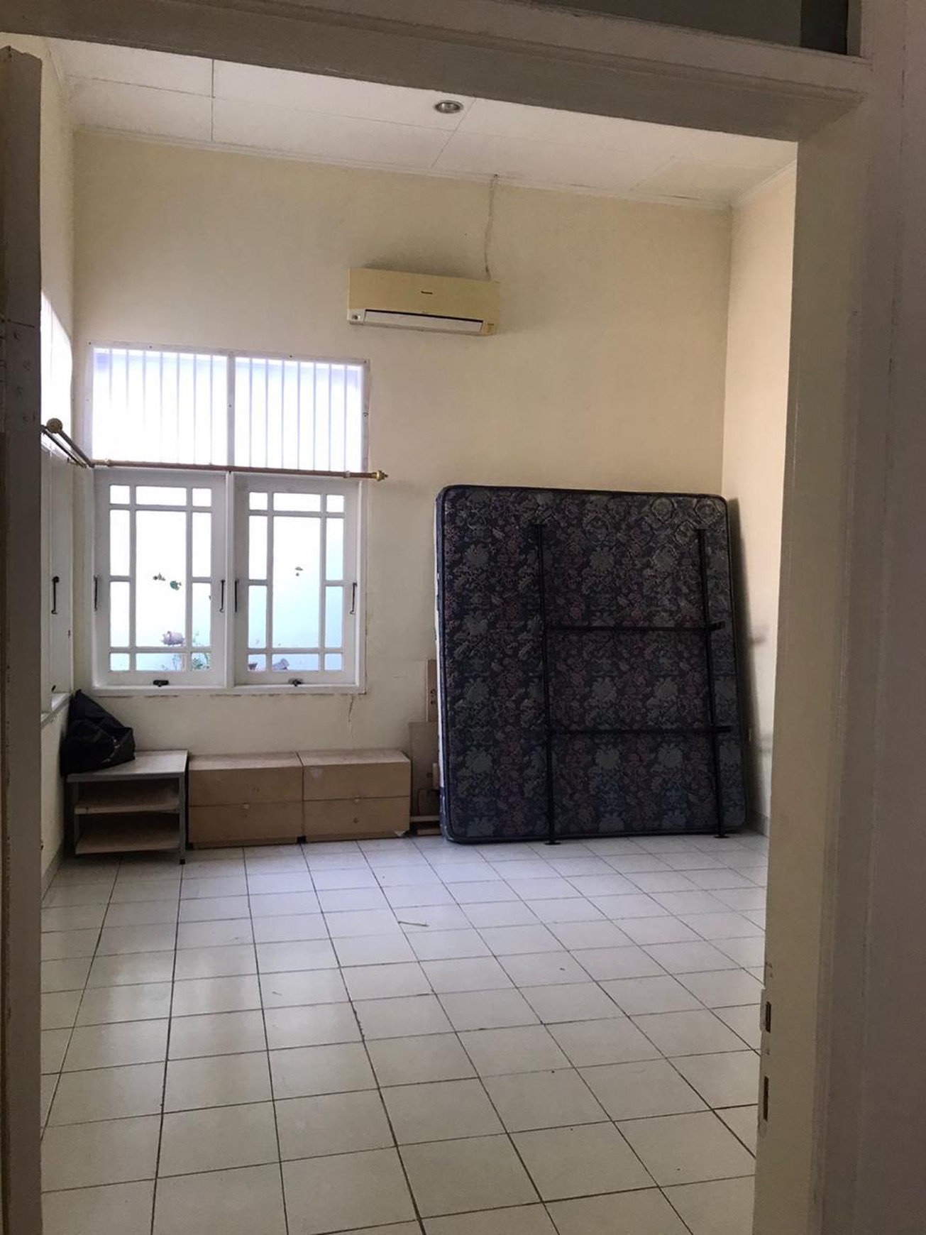 Flash Sale. Rumah luas di Villa Melati Mas, Serpong