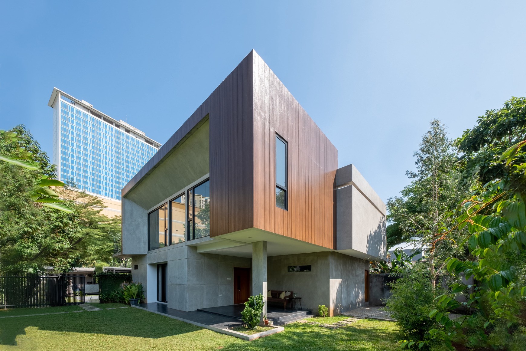 TURUN HARGA Rumah Cantik Kokoh 2 Lantai di Cibubur 