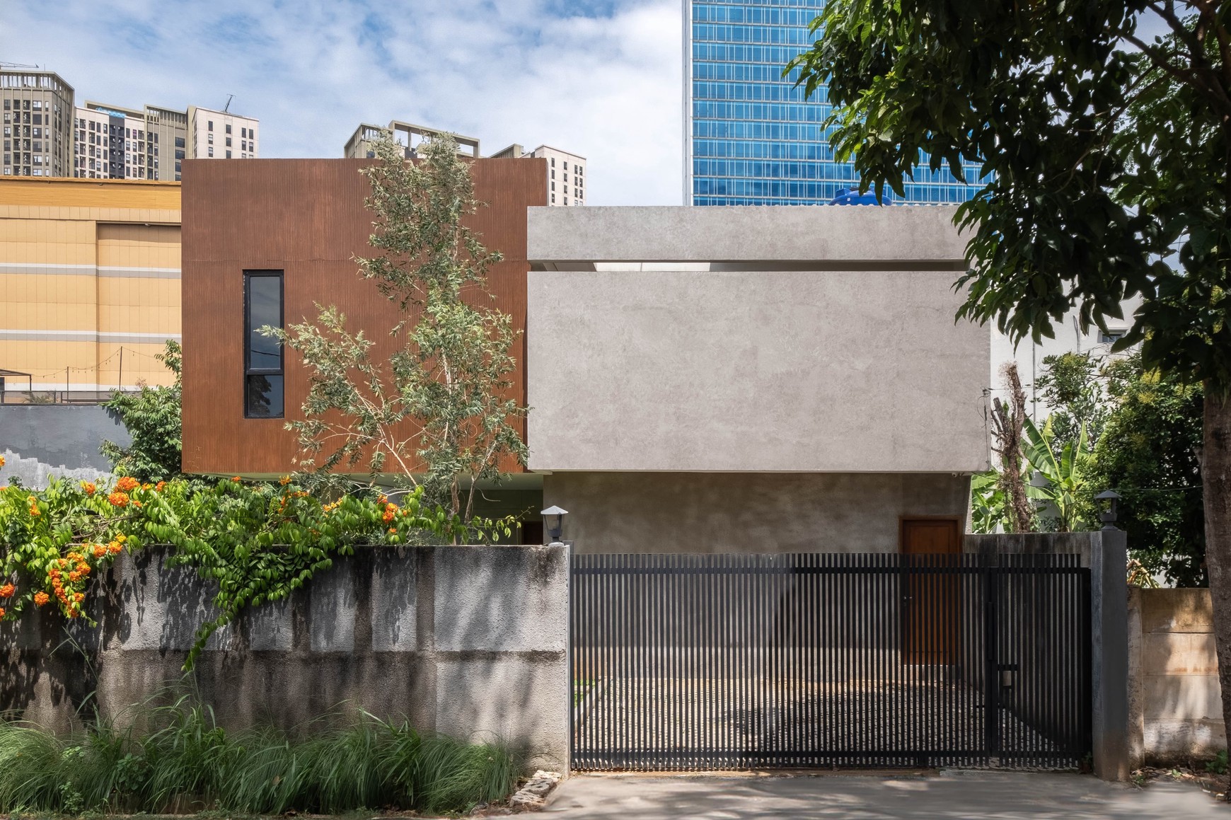 TURUN HARGA Rumah Cantik Kokoh 2 Lantai di Cibubur 