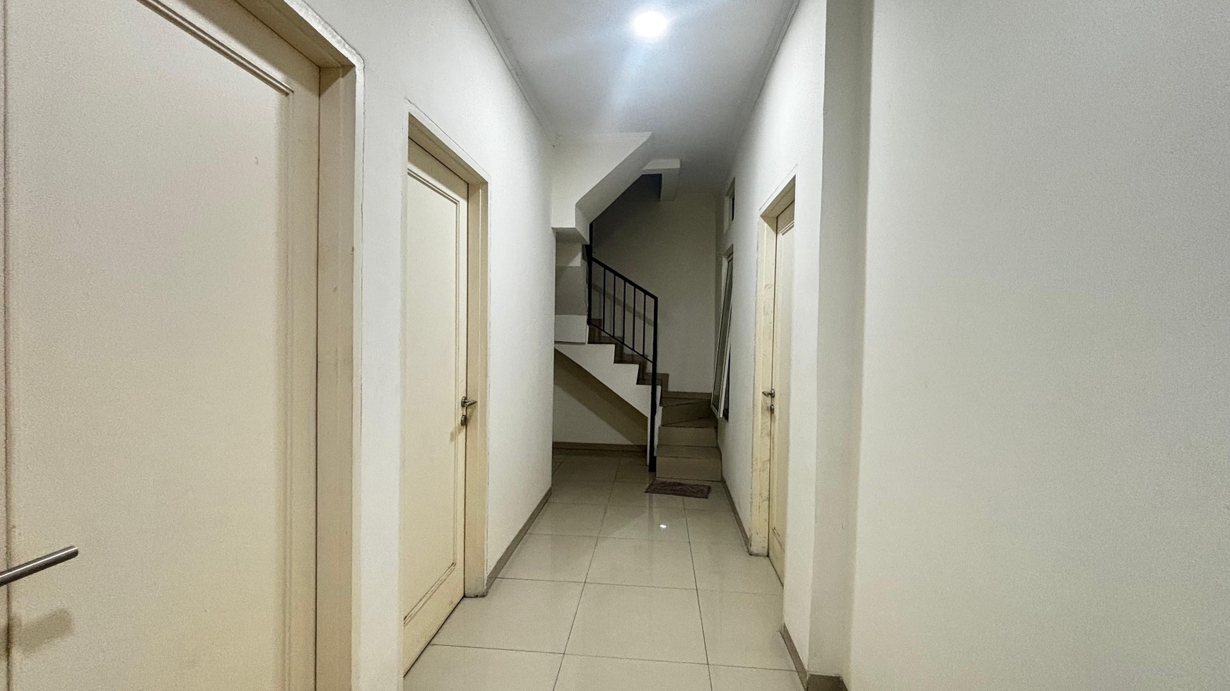 Rumah 3 Lantai di Cluster Chiara Tangerang