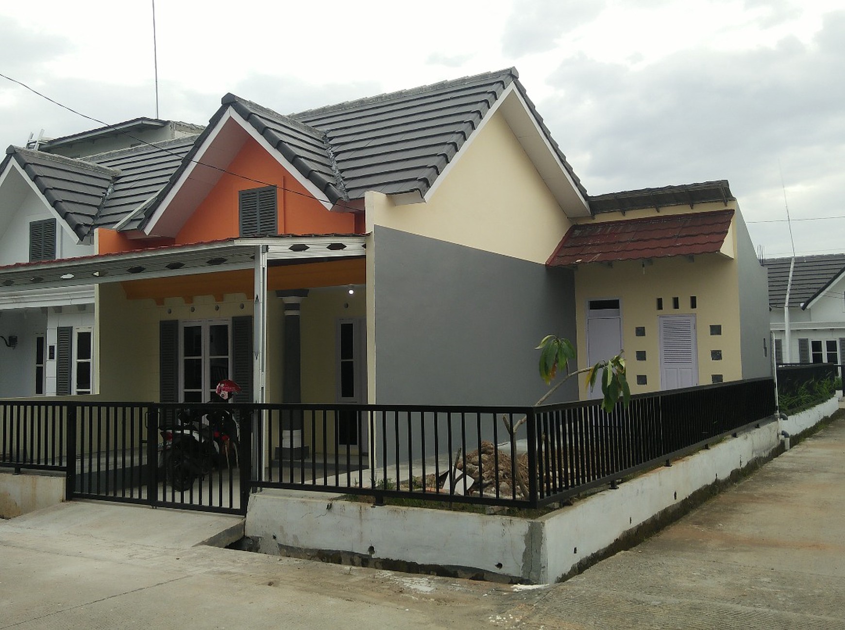 Rumah Hoek dalam Cluster South Antasari - Grand Residence City, Burangkeng, Setu, Bekasi
