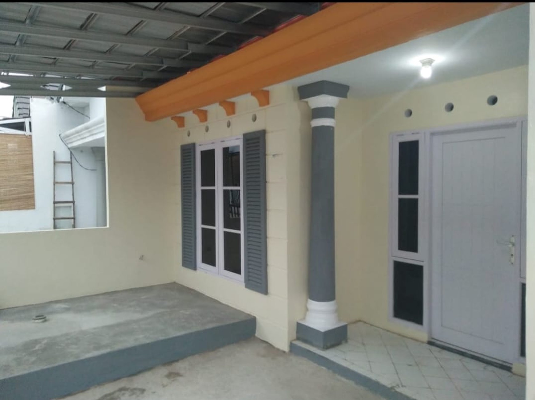 Rumah Hoek dalam Cluster South Antasari - Grand Residence City, Burangkeng, Setu, Bekasi