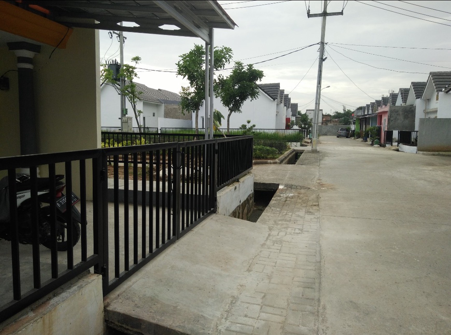 Rumah Hoek dalam Cluster South Antasari - Grand Residence City, Burangkeng, Setu, Bekasi