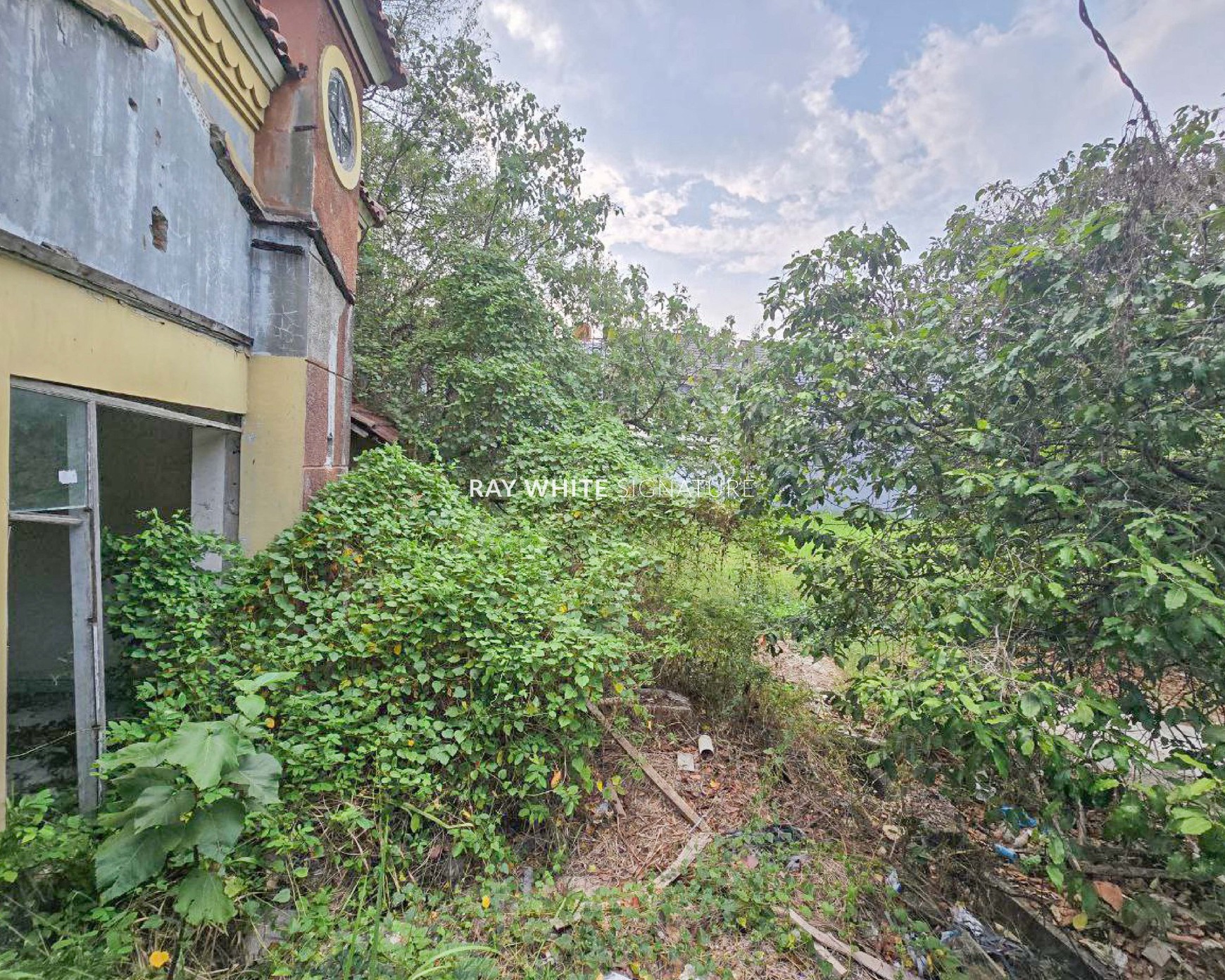 Dijual Rumah Hitung Tanah di kawasan Asri Lippo Cikarang