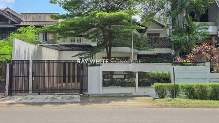 Rumah Lama 2 Lantai Terawat di Jl Bintaro Utara