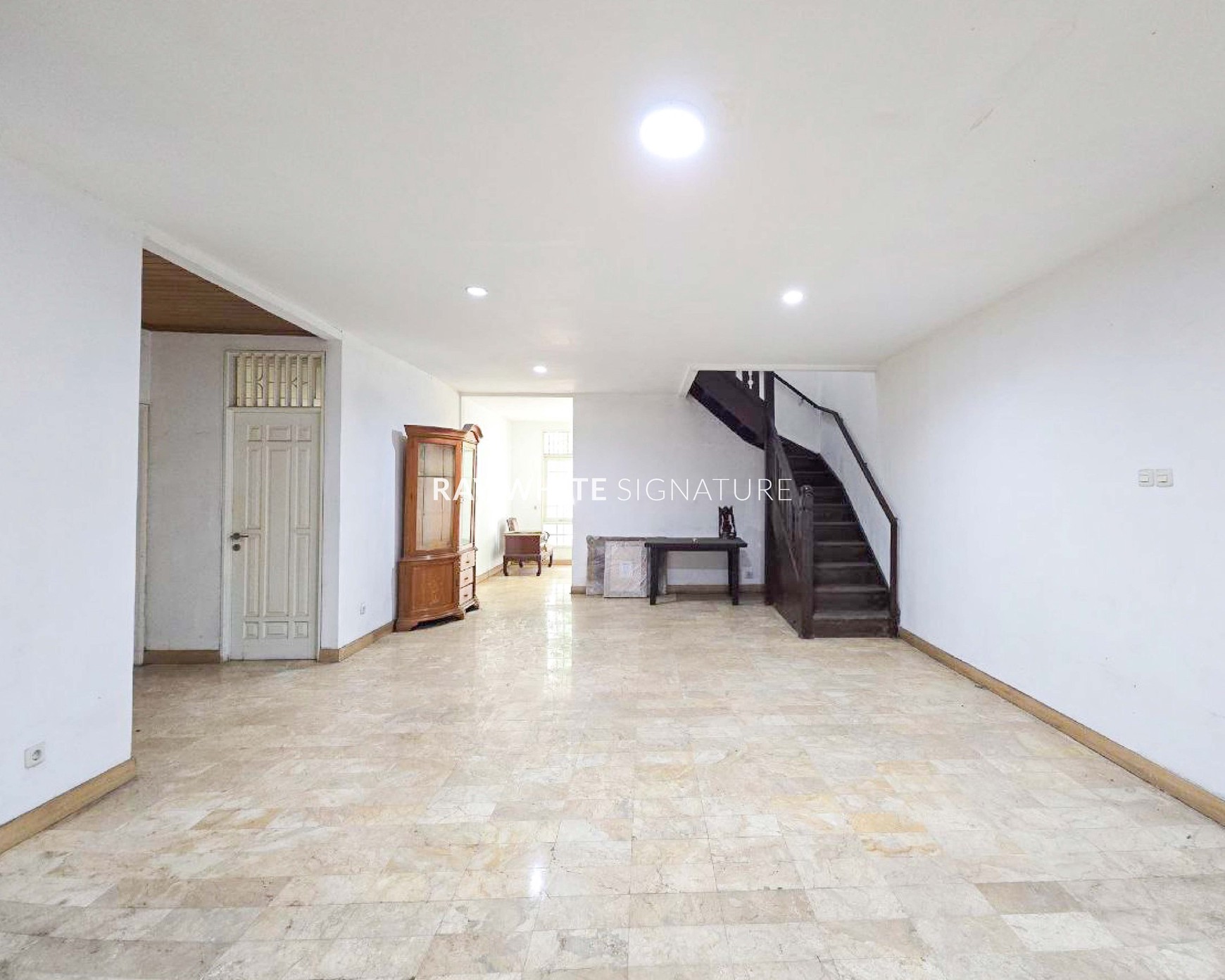 Rumah Lama 2 Lantai Terawat di Jl Bintaro Utara