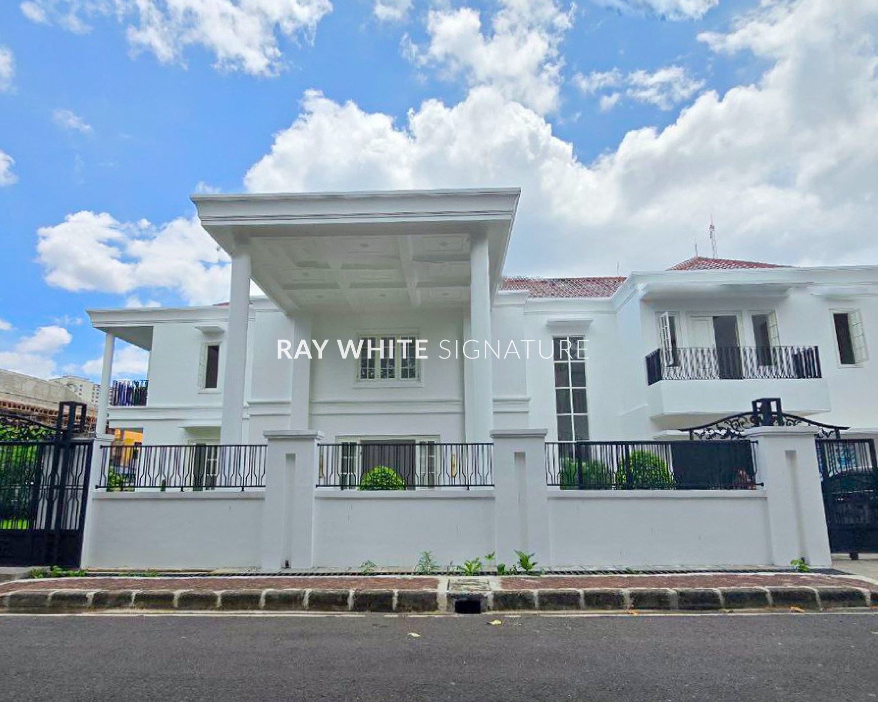 Jual Rumah Brand New Luxurious di Jl Banyumas Menteng