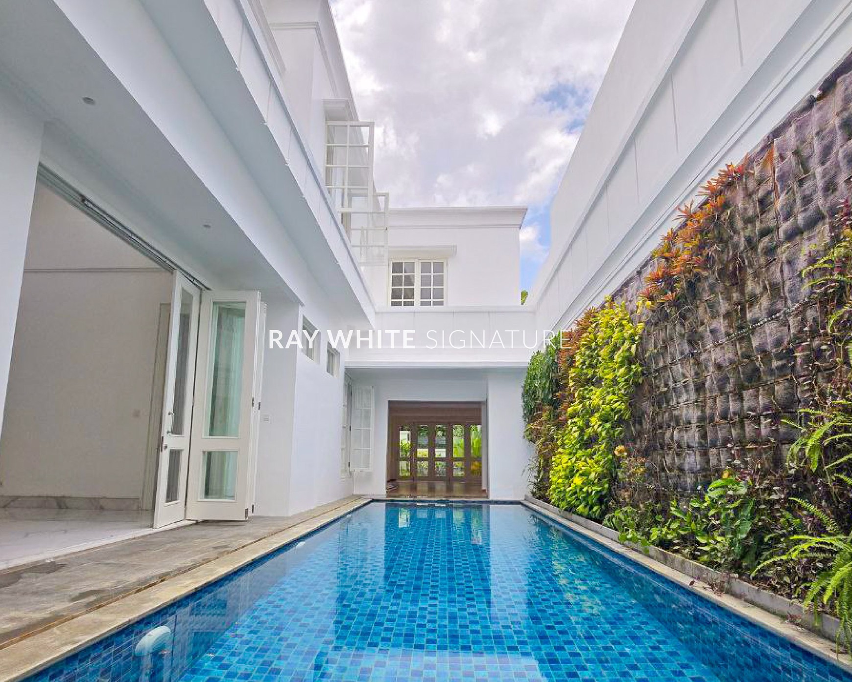 Jual Rumah Brand New Luxurious di Jl Banyumas Menteng